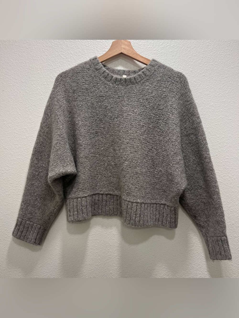 The Group Babaton 100% Alpaca Thick Knit Cropped Sweater Gray Size Large